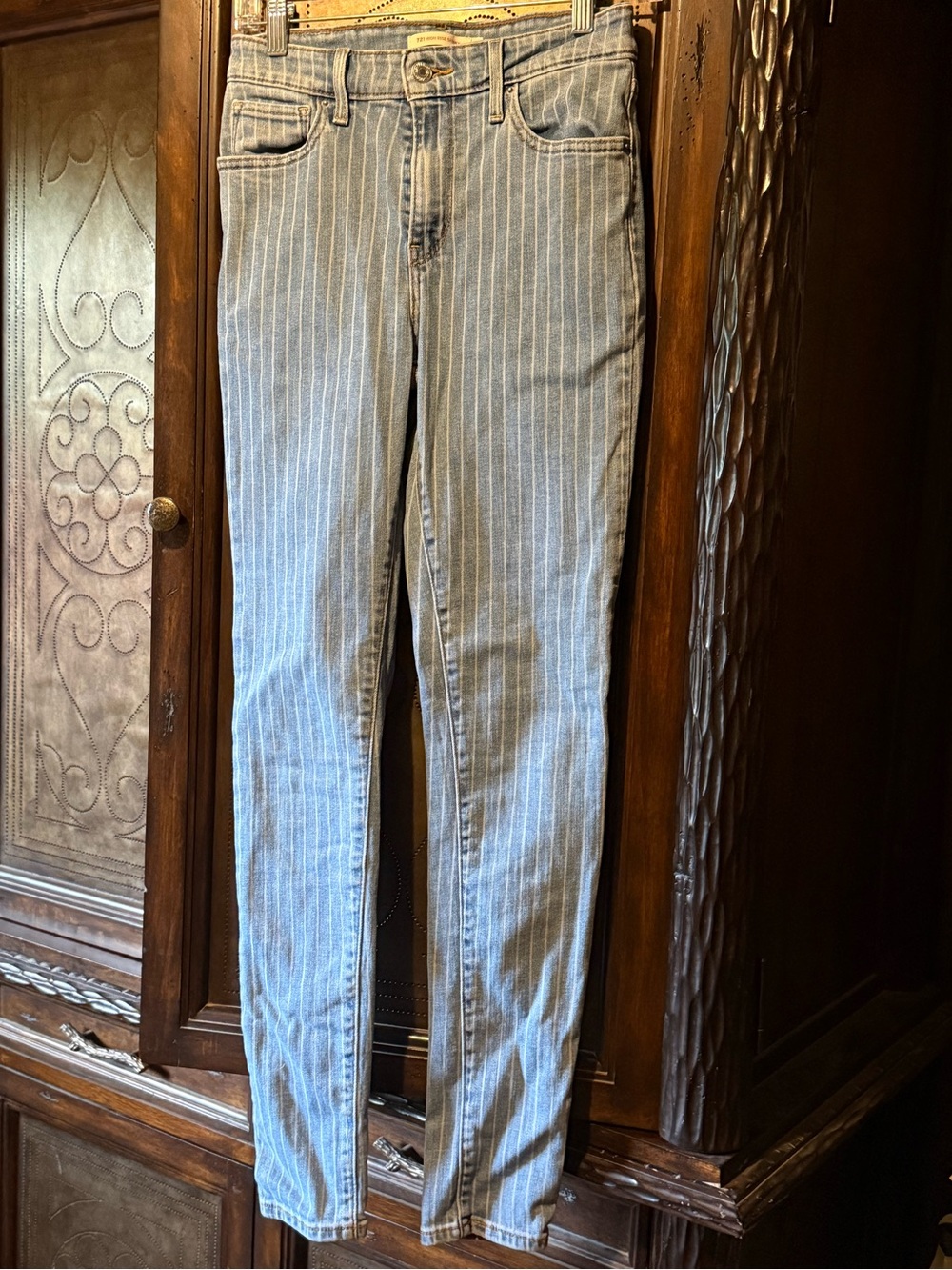 Levi High Rise Skinny Jeans - Light Blue Denim - Picture 2 of 3